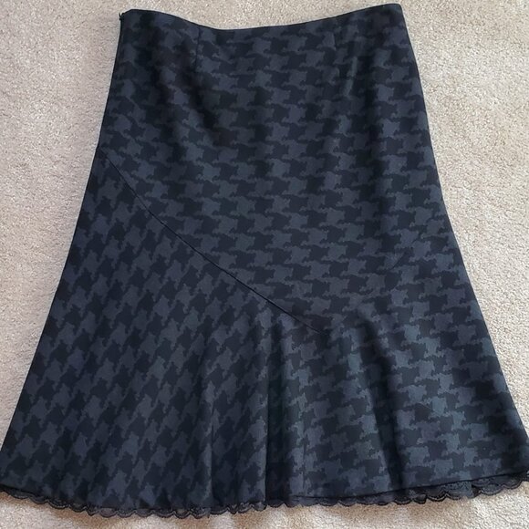 Express Wool Dark Grey Ruffled Skirt. Size 6 - Picture 3 of 9